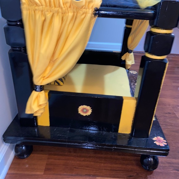 Wooden Sunflower Small Pet Bed - Picture 6 of 6